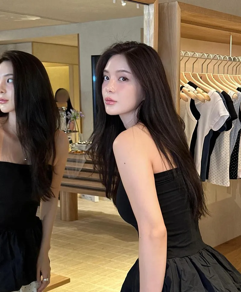 “따뜻함에 이끌렸죠”…조가빈, 초여름 매장 나들이→우아한 변신 / 걸그룹 나인뮤지스 소진 조가빈 인스타그램