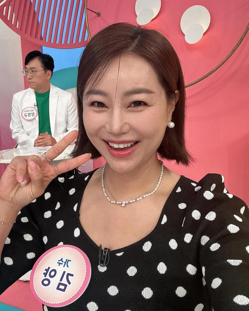 “막내라 더 빛나는 미소”…김양, 환한 녹화장→따뜻한 위로 전해 / 가수 김양 인스타그램
