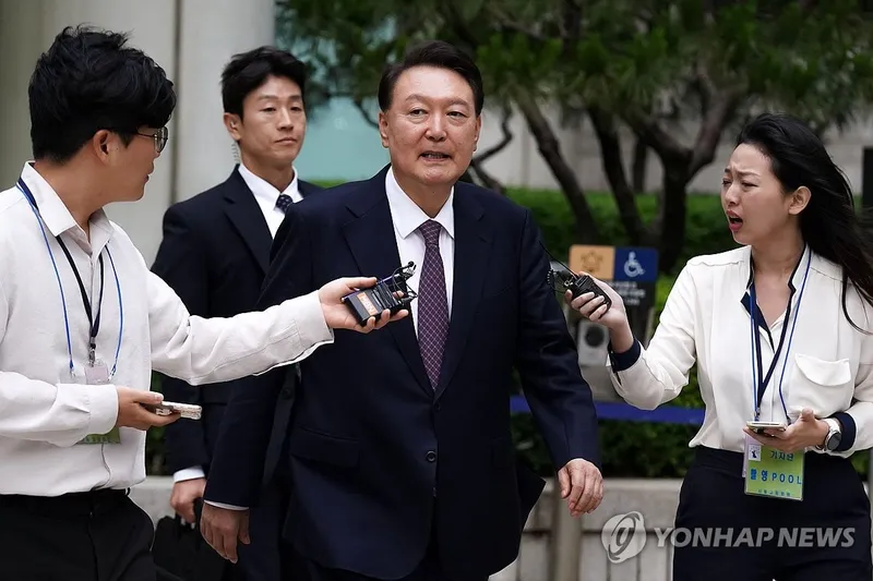 “윤석열 ‘좀 빠져주실래요’ 충격 발언”…특검 질문 외면→법정 구도 변화 예고