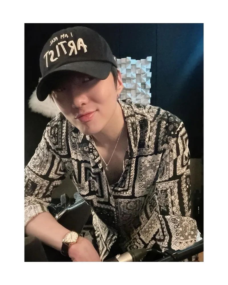 “이 순간을 살아가는 자신감”…강승윤, 무심한 눈빛→아티스트의 여름 압도 / 그룹 위너 강승윤 인스타그램