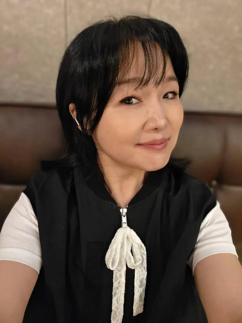 “앞머리 싹둑…서영은, 시원한 변신→미소에 담긴 여름 감성” / 가수 서영은 인스타그램