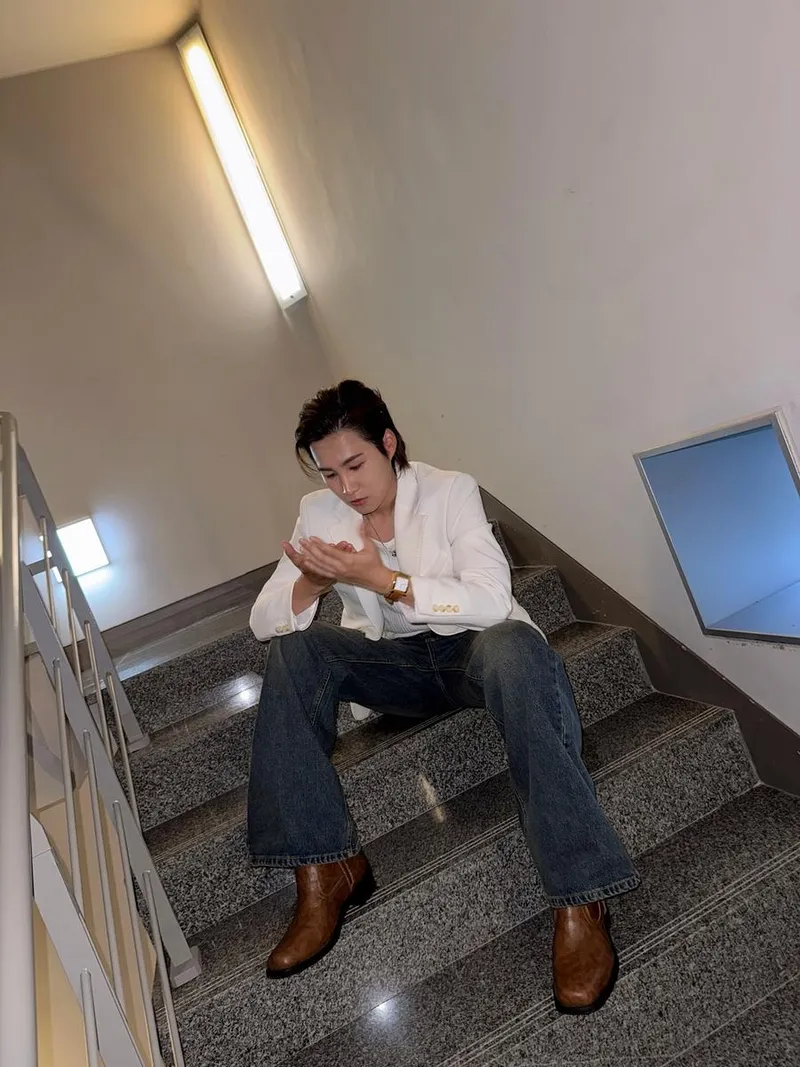 “기다림 앞에 선 순간”…김희재, 무대 전 고요→긴장과 설렘 공존 / 가수 김희재 인스타그램