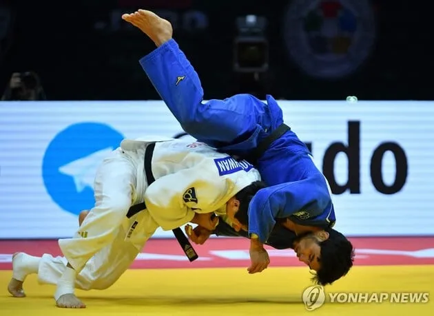 “외깃 업어치기 한판승”…이준환, 세계선수권 동메달→3년 연속 시상대 / 연합뉴스