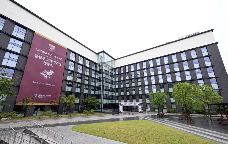 정몽구 100억 기부 백신센터…현대차그룹 사회공헌 혁신→미래의학관 출범