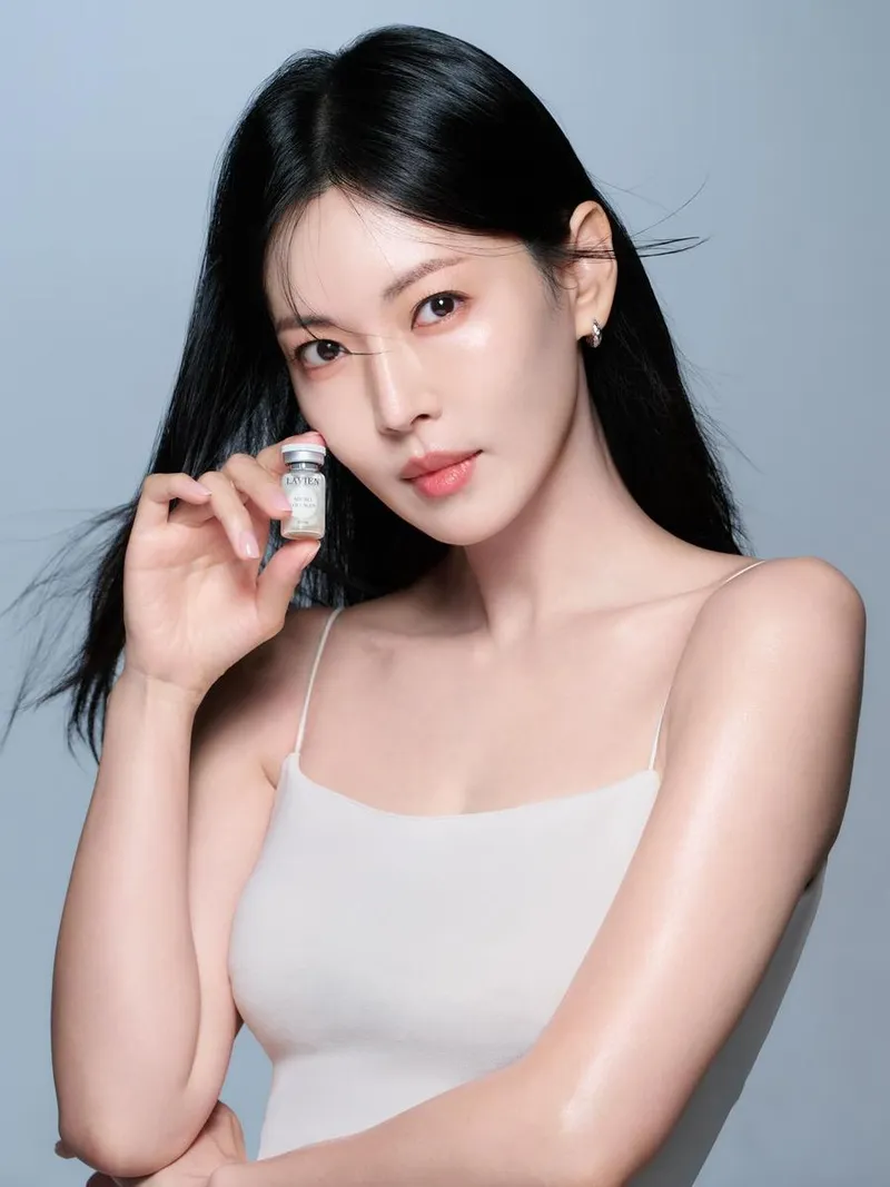 “콜라겐 명가”…김소연, 투명함 가득한 시선→여름빛 피부 / 배우 김소연 인스타그램