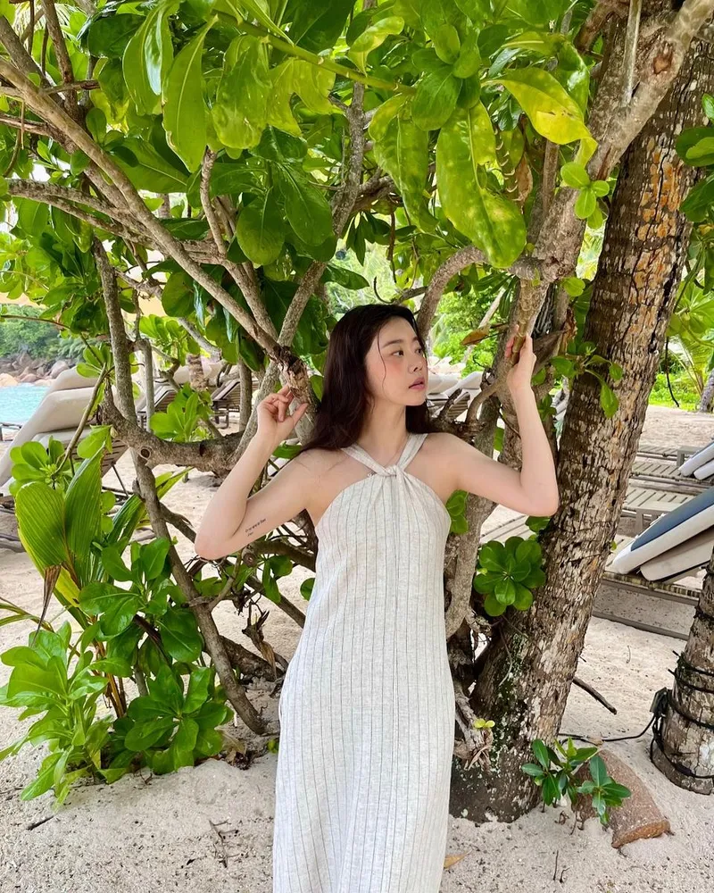 “여름의 자연스러움 한가운데서”…박소진, 고요한 오션데이→청량한 휴식美 / 걸그룹 걸스데이 박소진 인스타그램