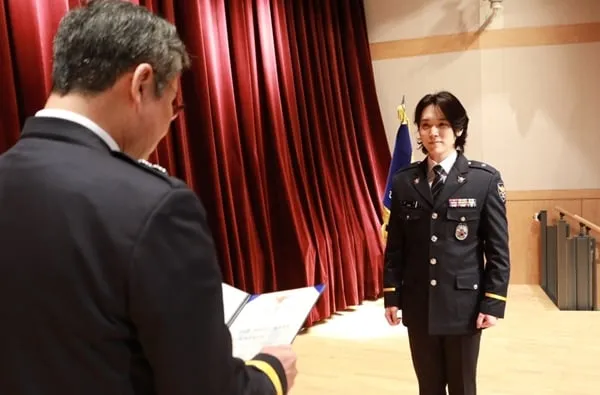 “빛나는 명예, 경쾌한 무대”…성민, 광주청 명예경찰관 위촉→트로트로 전한 감사 / 토탈셋