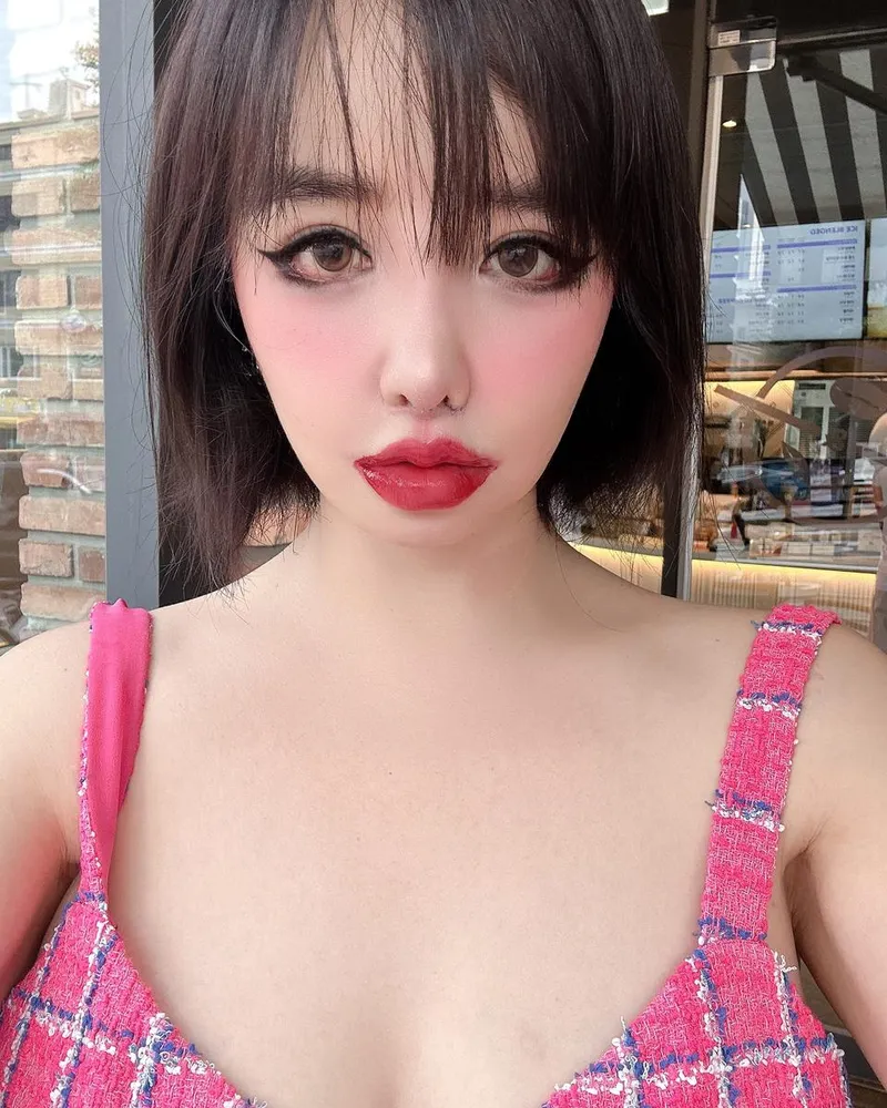 “기다리는중”…박봄, 여름 오후의 강렬함→시선 압도 / 걸그룹 2NE1 박봄 인스타그램