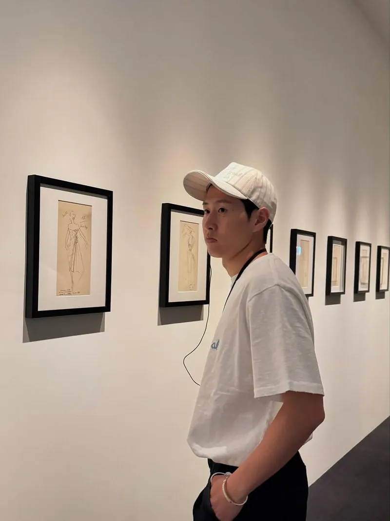 “Designer of Dreams”…이강인, 고요한 시선 속→예술적 영감 포착 / 축구선수 이강인 인스타그램