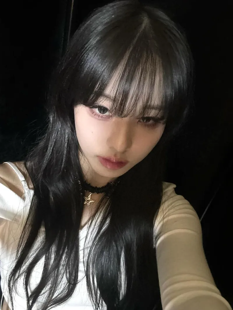 “싸앤뷰 셀카 모음zip”…선유, 깊어진 눈빛→몽환적 여운 / 걸그룹 클라씨 선유 인스타그램