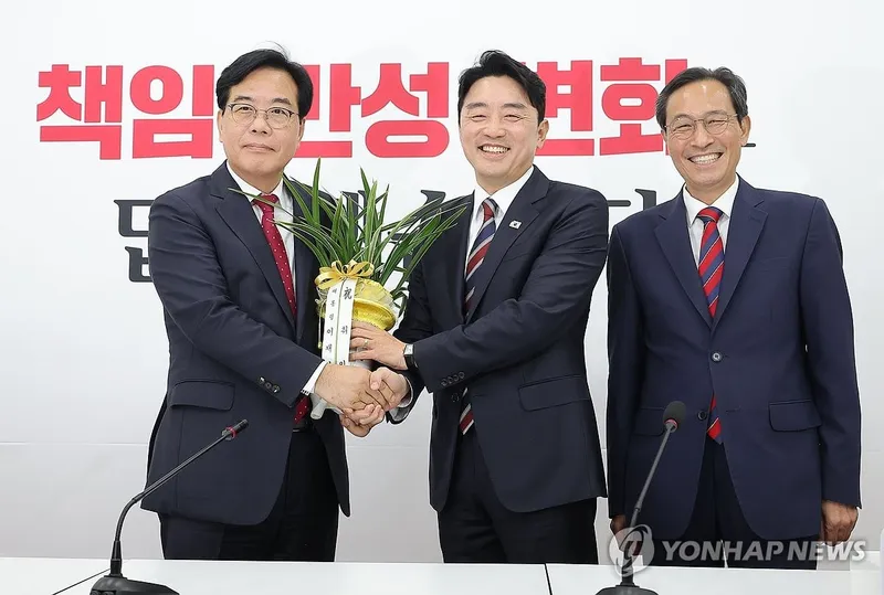 이재명, 여야 원내대표 초청 오찬 직격행보