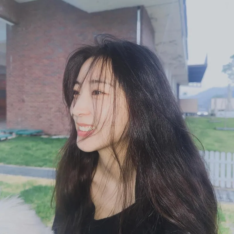 “Which one do you like”…권소현, 자연광 아래 미소→청량한 여름의 여운 / 걸그룹 포미닛 출신 배우 권소현 인스타그램