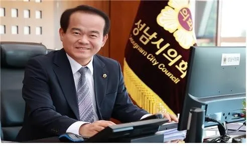 이덕수 성남시의회 의장 사임서 제출