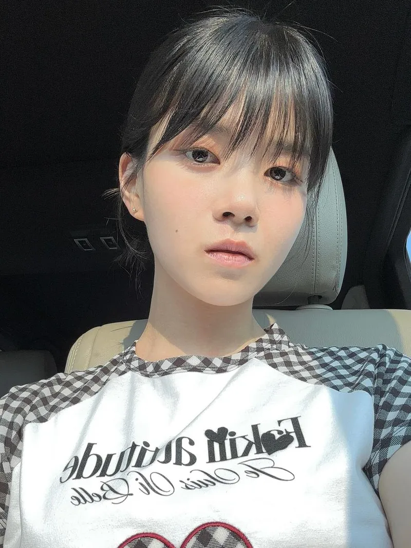 “초록을 거머쥔 오후”…서기, 빛 내린 셀카→청량 미소로 전율 / 가수 서기 인스타그램