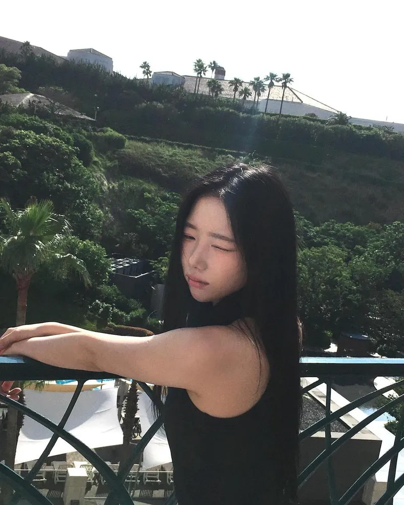 “떠나보아요” …혜주, 따사로운 여름빛→여유로운 변신 / 걸그룹 클라씨 혜주 인스타그램