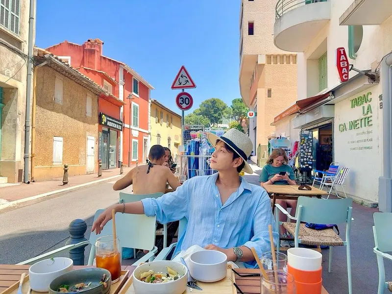 “생일의 여운에 머물다”…이현욱, 푸른 여름날→그리움 한 스푼 / 배우 이현욱 인스타그램