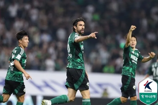 “0-2→3-2 역전쇼”…전북현대, 수원FC 꺾고 4연승 질주