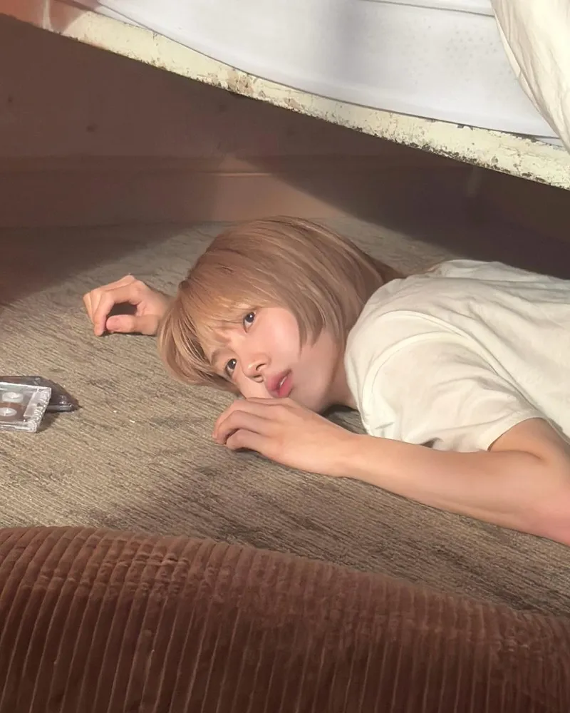 “꼭꼭 숨어라 머리카락 보일라”…성민, 여름밤 감성→포근한 놀이터 같은 일상 / 그룹 크래비티 성민 인스타그램