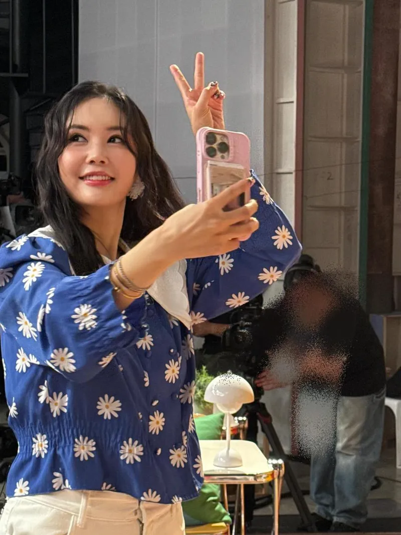 “사랑이 가득한 촬영 현장”…장영란, 반짝이는 미소→초여름 설렘 한가득