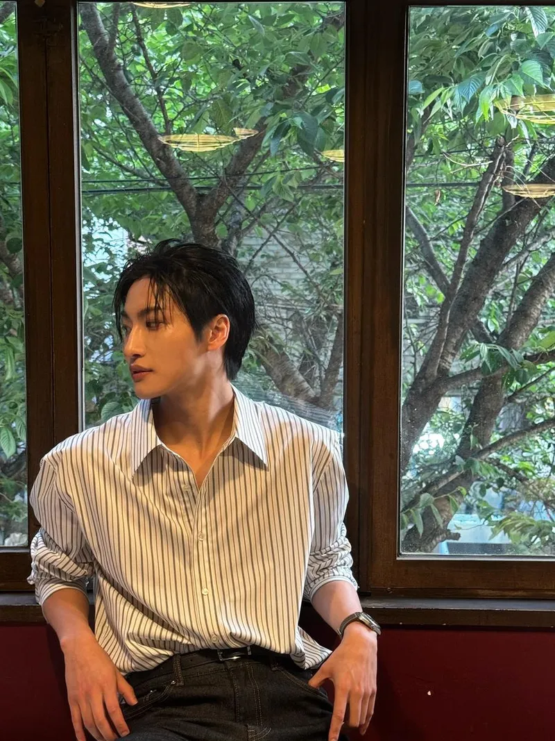 “그래 난 취했는지도 몰라”…성화, 창가에 스민 여름밤→몽환 입체감 / 그룹 에이티즈 성화 인스타그램