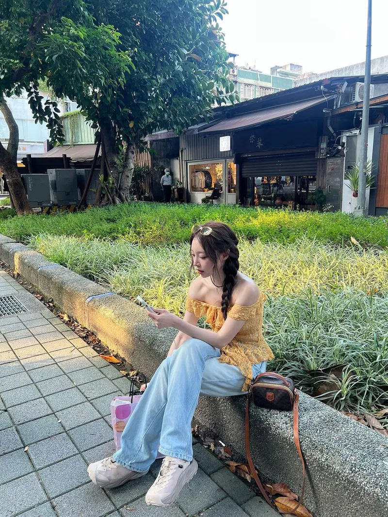“대만의 여름빛이 스며든 오후”…은지, 여행 설렘→청춘 감성 산책 / 걸그룹 브브걸 은지 인스타그램