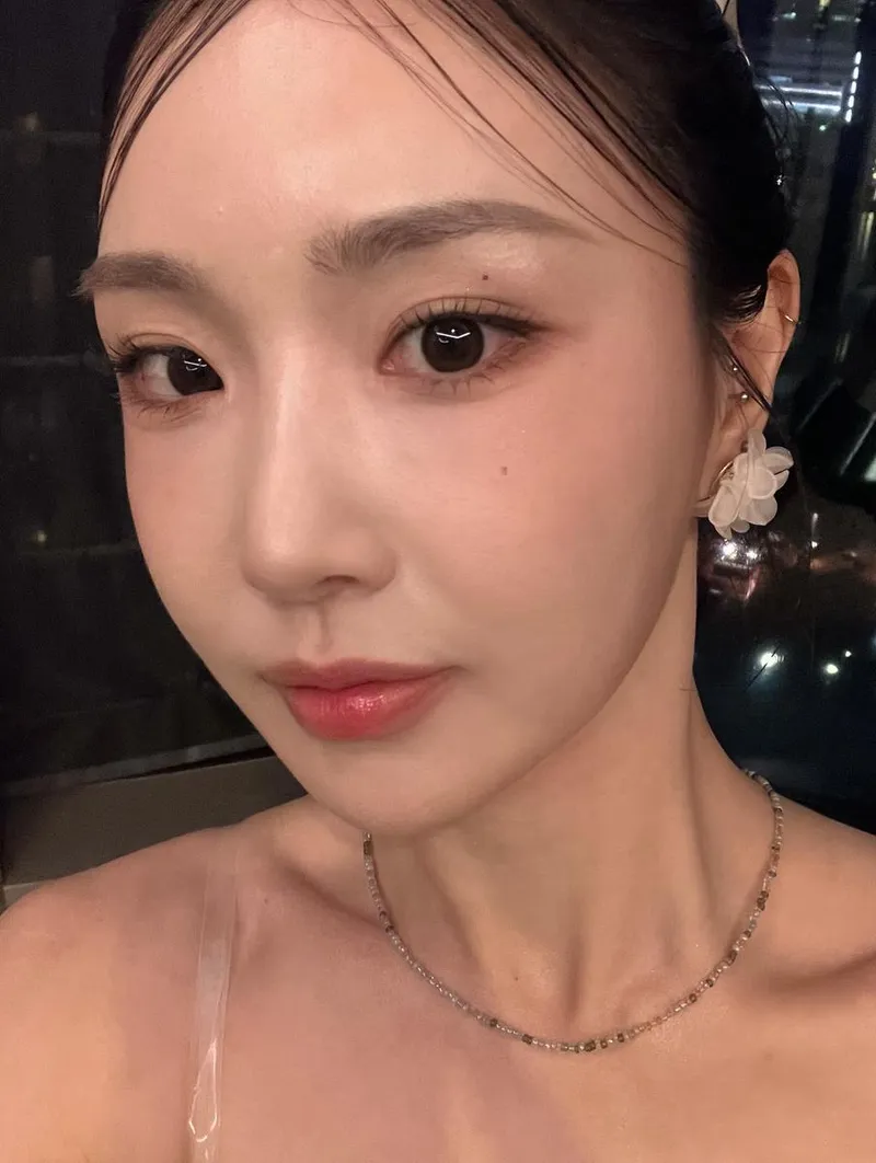 “꿍”…이유나, 맑고 고요한 시선→여름밤 분위기 압도 / 걸그룹 브브걸 이유나 인스타그램
