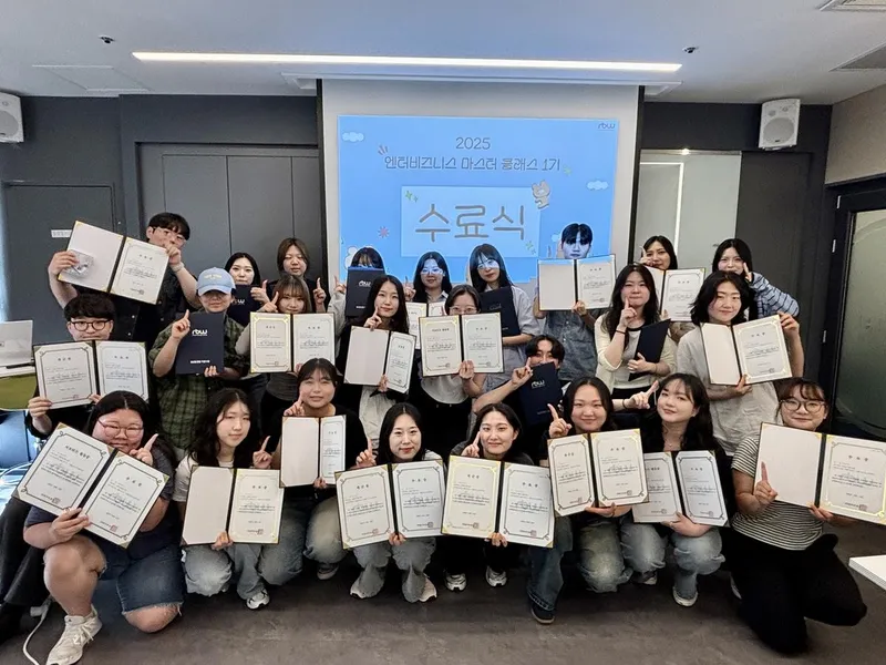 “진짜 실무를 경험했다”…RBW, ‘엔터비즈니스 마스터 클래스’ 1기 전원 수료→인재 양성 새 지평 / 알비더블유