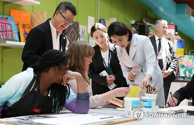 김혜경 여사, 국립장애인예술센터서 감동…지역 포용 눈길→한-캐나다 협력 기대감
