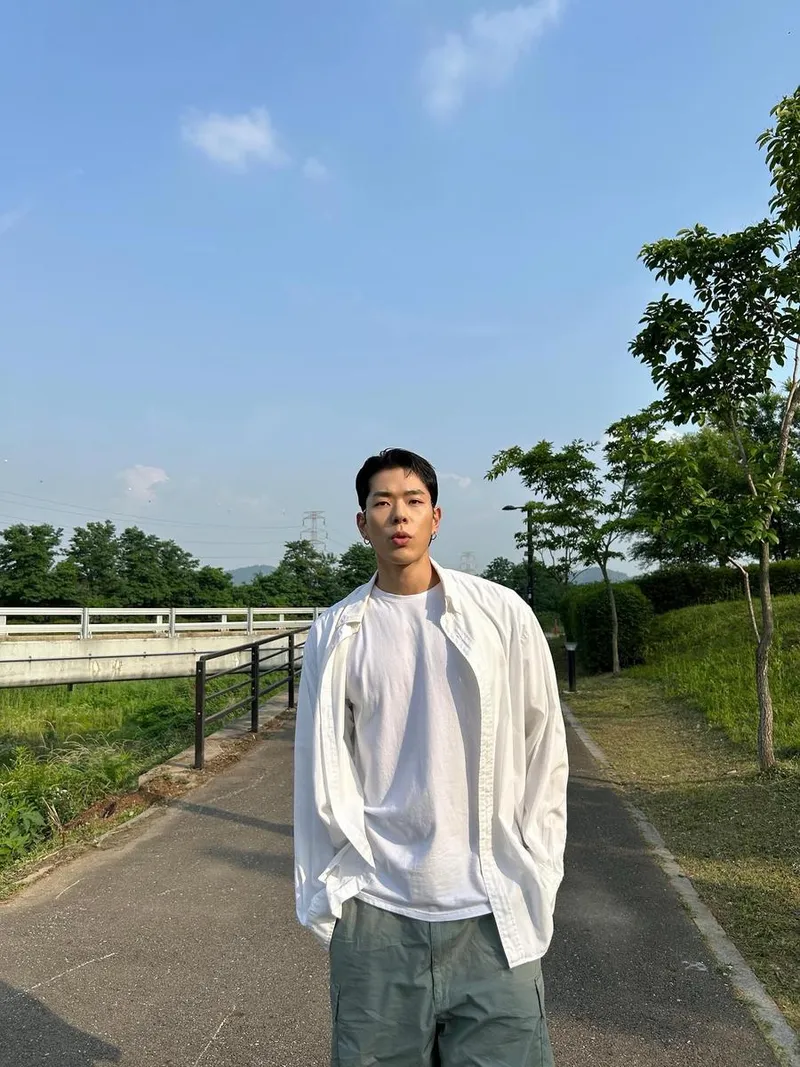 “초여름 오후에 물든 눈빛”…주연우, 맑은 한낮→여유로운 산책 감성 / 배우 주연우 인스타그램