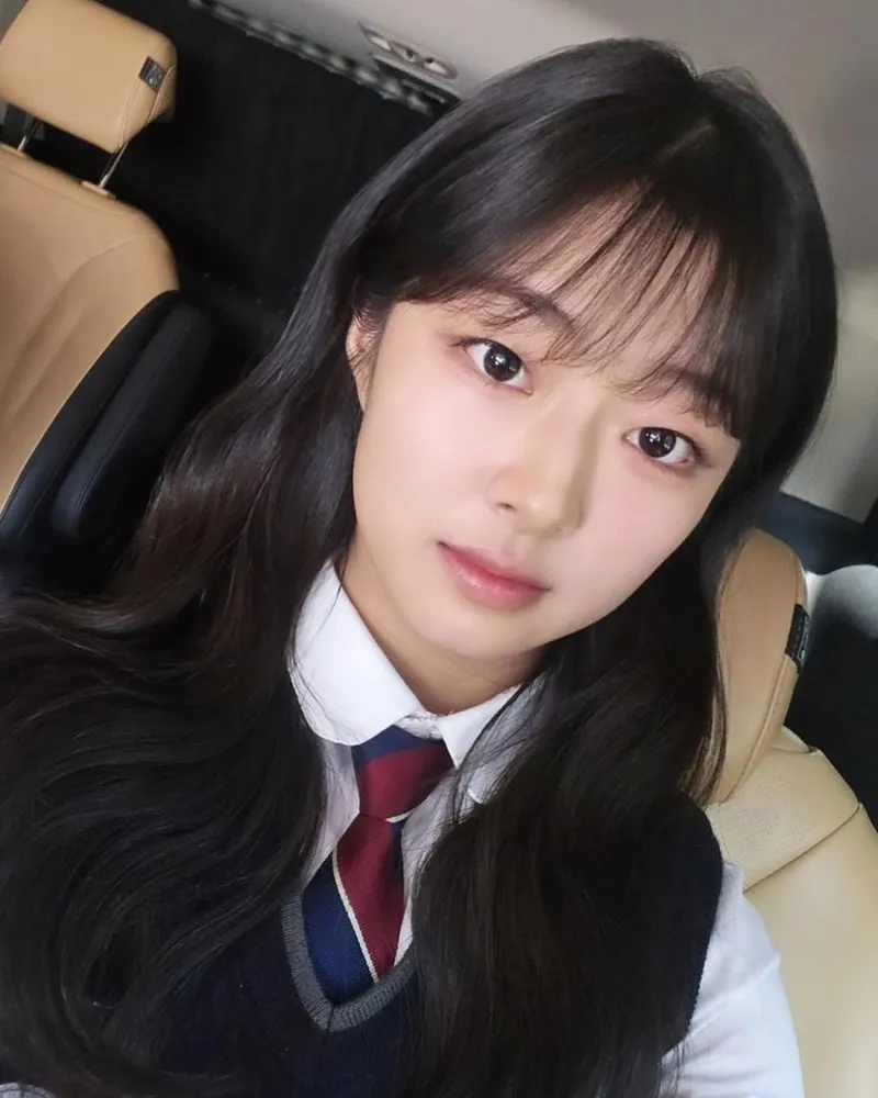 “맑은 눈빛이 담긴 오후”…전채은, 교복 셀카로 초여름 감성→청순미 포착 / 배우 전채은 인스타그램