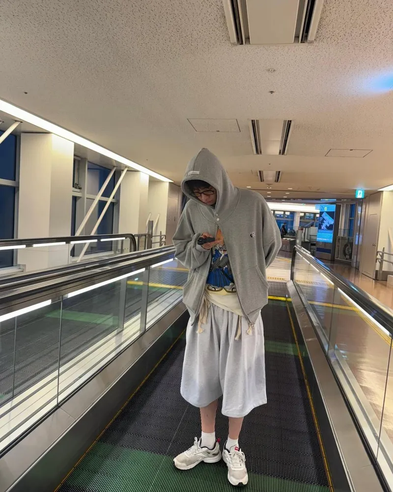 “Nerd”…이진혁, 흐릿한 조명 아래→공항 산책의 기록 / 가수, 배우 이진혁 인스타그램