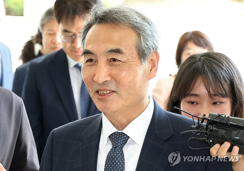 민중기특검, 검사 파견 요청으로 수사 물꼬 트나