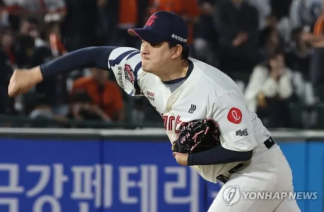 “150세이브 금자탑”…김원중, 한화전 완벽 마무리→롯데 불펜 새 역사 / 연합뉴스