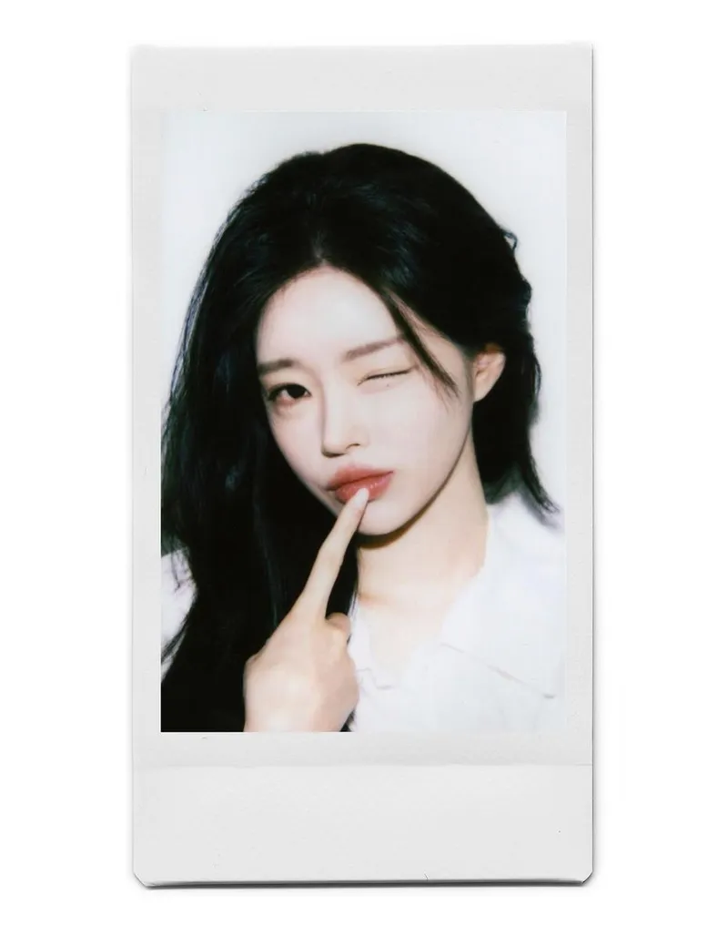 “살짝 짓궂은 미소”…유혜원, 청순함 속 도발→시선 압도 / 커플팰리스2 출연자 모델 유혜원 인스타그램