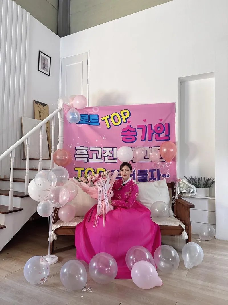 “진심 가득 감사의 인사”…송가인, 환한 한복 미소→따스한 감동 / 가수 송가인 인스타그램