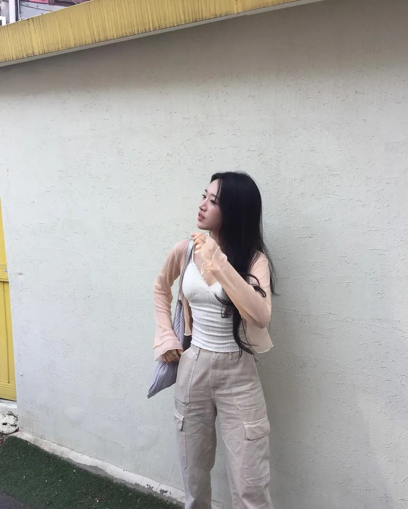 “쉬는 날 모 아 모 아”…윤슬, 한낮 여유→무심한 설렘 속 청량함 / 가수 윤슬 인스타그램