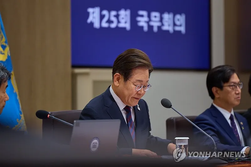 이재명 대통령, 전 국민 보편지원 추경 전격 심의