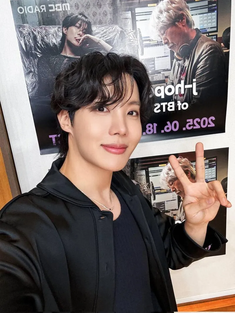 제이홉, 배철수와 ‘킬린 잇 걸’ 댄스 챌린지 “선배님 어서 오세요 챌린지는 처음이시죠” / 배철수·제이홉 인스타그램