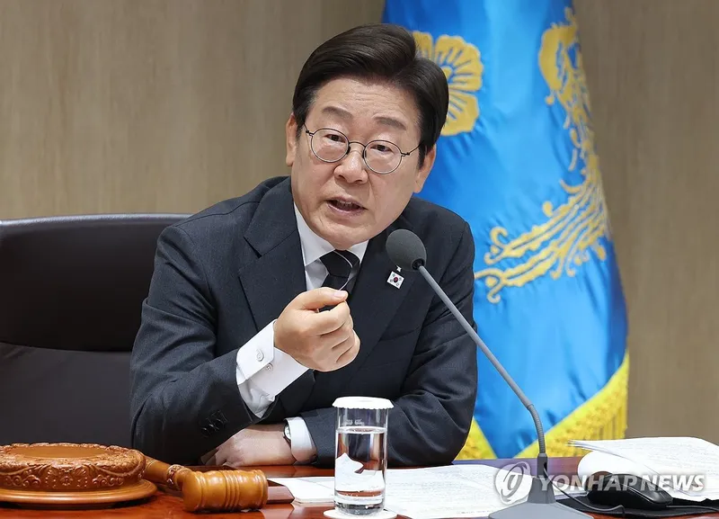 “이재명, 침체된 경제 반전 위해 국가재정 투입”→소비쿠폰 지급 논의에 파장 확산