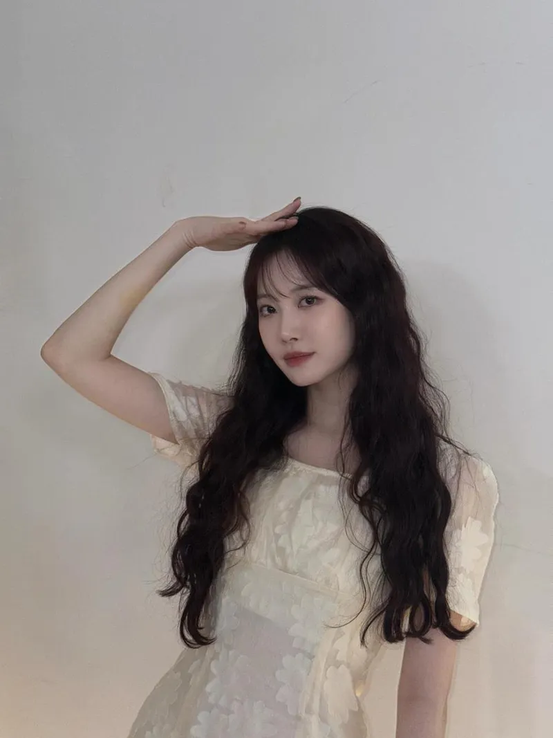 “참다 참다 앞머리 잘라버렸지 모얌”…유라, 새로움 속 여름 변화→청초한 존재감 / 걸그룹 걸스데이 유라 인스타그램