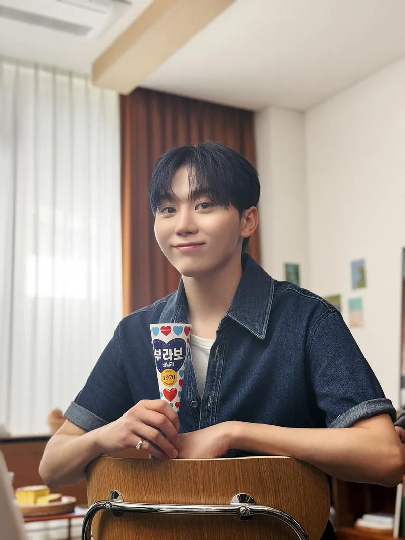 “달콤함 가득한 여름 한때”…승관, 미소 속 설렘→부라보콘 들고 청량 미소 / 그룹 세븐틴 승관 인스타그램