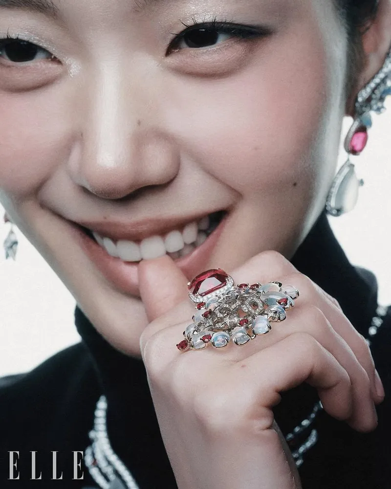 “시선을 휘감는 섬세함”…김고은, 고요한 미소→청아한 주얼리 아우라 / 배우 김고은 인스타그램