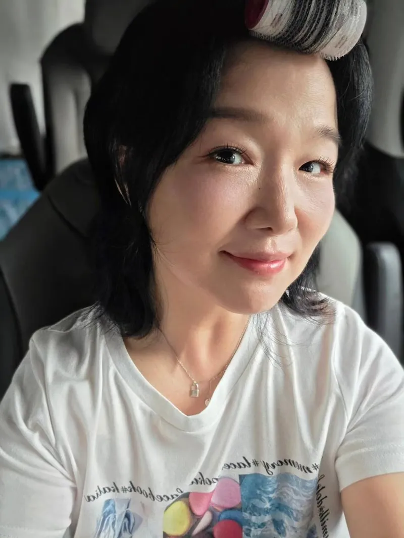 “머리상태가 점점 잘못돼가고 있네요”…서영은, 야외 빗속 공연→진솔한 미소 속 설렘 / 가수 서영은 인스타그램