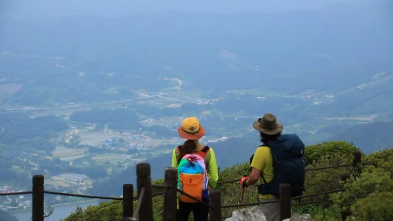 덕유산 철쭉 물결 속 여정…‘영상앨범 산’ 이수련·박석신, 종주길 걷다→자연의 위로