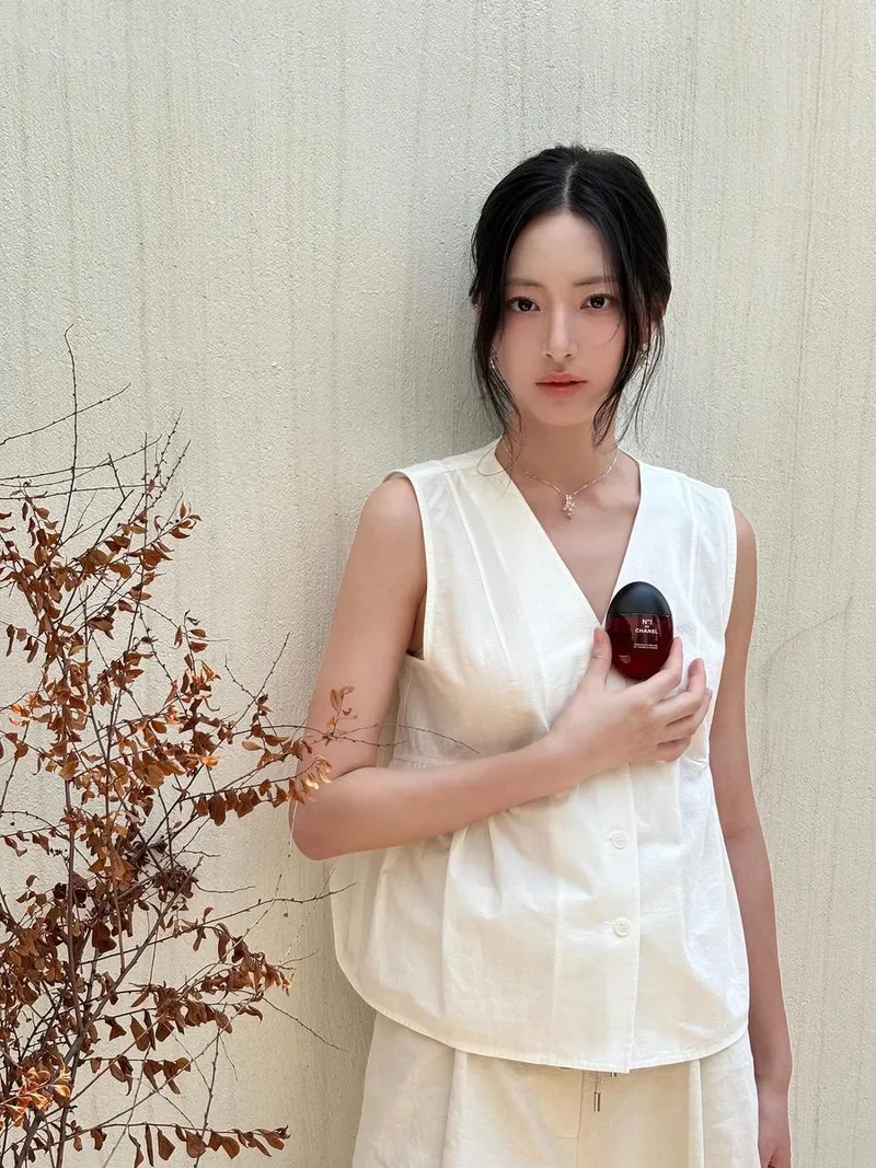 “무더운 일상에 작은 쉼표”…박해린, 여름 햇살 속→맑은 존재감 / 솔로지옥4 출연자 배우 박해린 인스타그램