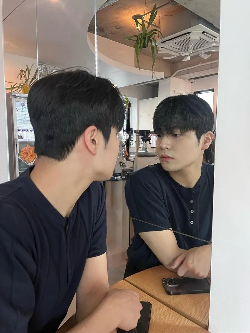 “영화 같은 감정에 잠긴 저녁”…최충현, 빗속 음악→감성 자아 성찰 / 화곡동 청개구리 최충현 인스타그램