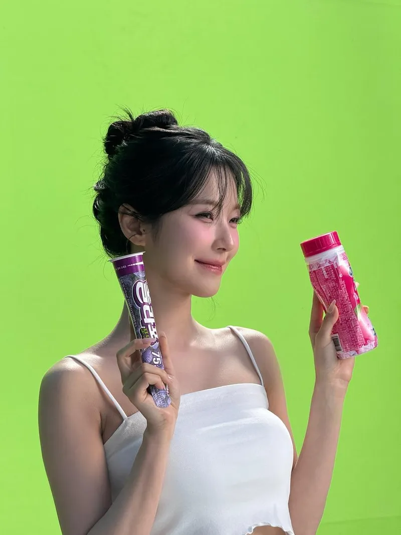 “오늘은 비오니까 폴라포”…백지헌, 여름날 미소→청량미 가득 인증 / 걸그룹 프로미스나인 백지헌 인스타그램