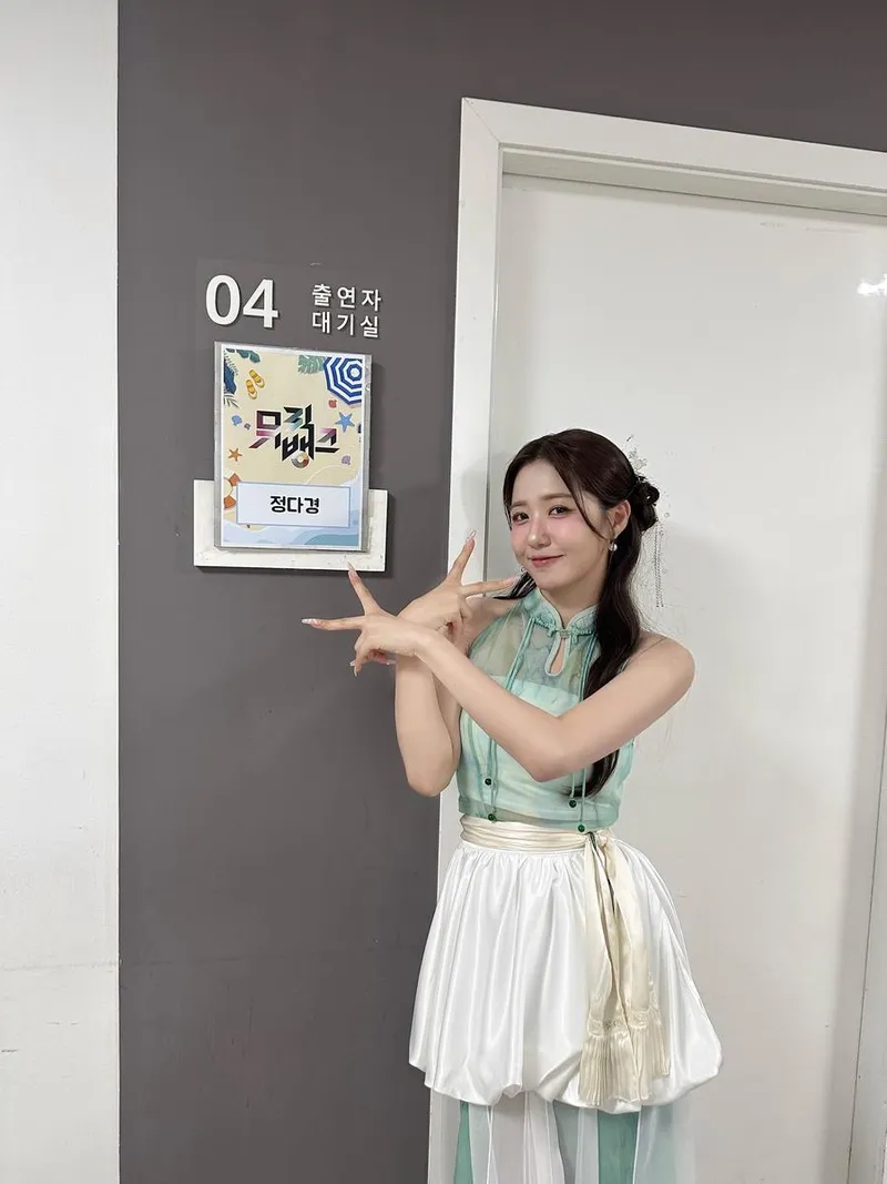 “오늘은 뮤직뱅크에서 마중”…정다경, 청명한 미소→여름 무대 기다림 / 가수 정다경 인스타그램