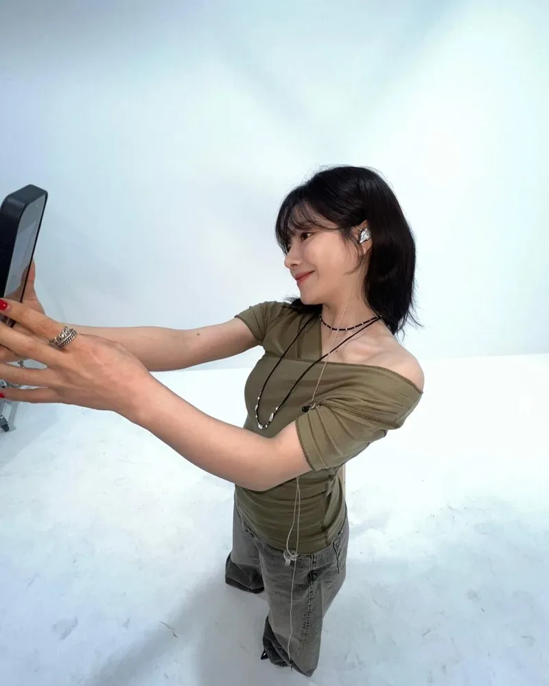 “조용한 무대 뒤 미소”…벤, 올리브빛 순간→따스한 여운 / 가수 벤 인스타그램