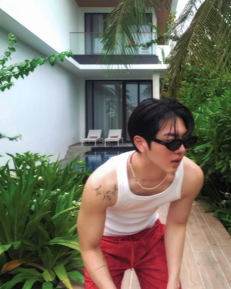 “잔상처럼 남은 여름의 기운”…키노, 뜨거운 오후→섬세한 눈빛 / 그룹 펜타곤 키노 강형구 인스타그램